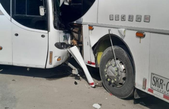 Head-on collision of buses in the south of Santa Marta