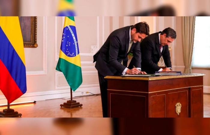 Fiber optic connectivity between the Amazon and Brazil begins