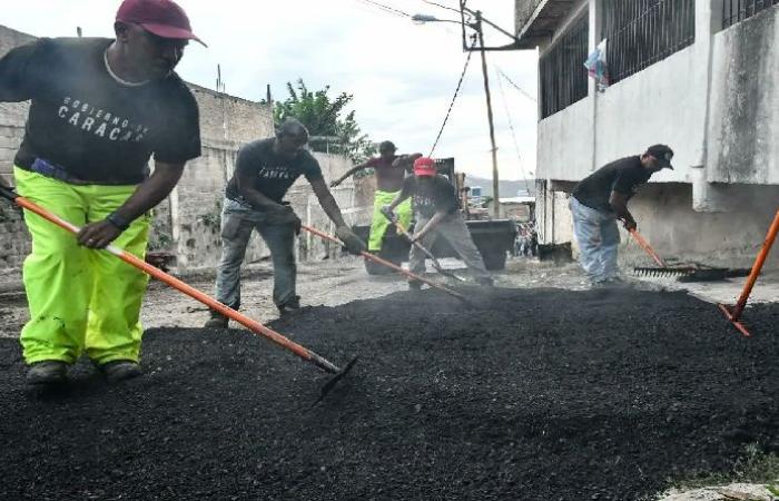 Asphalt works are supervised in the Niño Jesús sector in Catia – Yvke Mundial