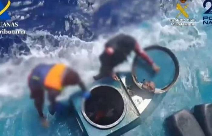 Four Colombians who were transporting drugs in a submarine were sent to prison in Spain