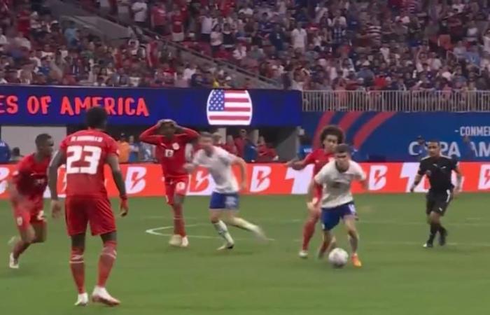 The savage kick suffered by the US star: a blow from behind, a reaction and a direct red card
