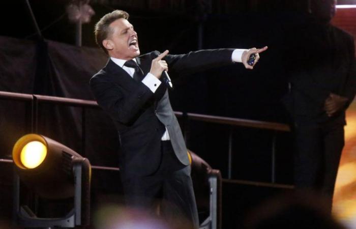Luis Miguel unleashes madness in his spectacular concert in Córdoba, the first stop on his long-awaited tour of Spain