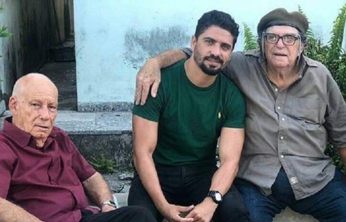 Photo of another actor leaving Cuba goes viral on social media