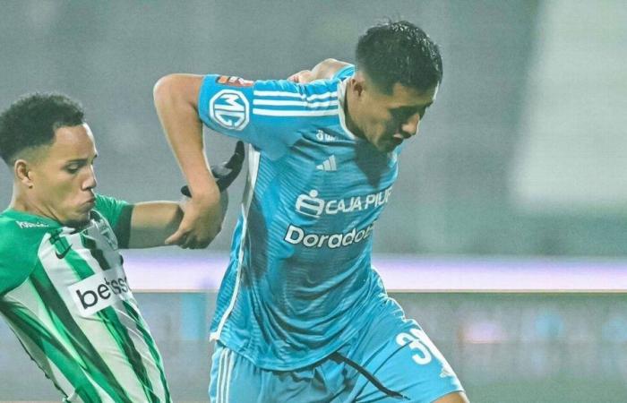 Sporting Cristal lost 3-1 to Atlético Nacional in the City of the Kings Cup