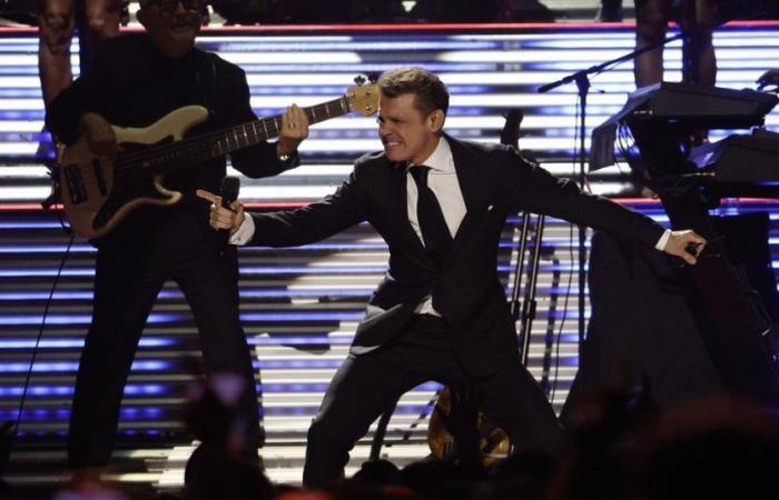 Luis Miguel opens his national concert tour today in Córdoba