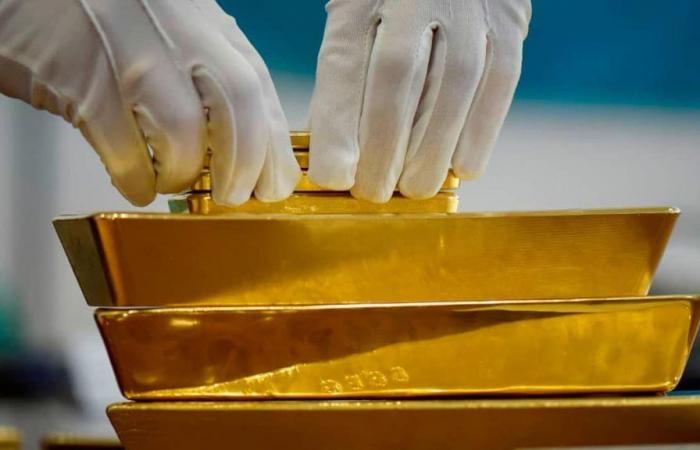 Gold rises quarterly on hopes of US rate cuts | Rumbo Minero