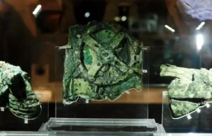 Details of the Antikythera Mechanism, a computer from the 2nd century BC, revealed