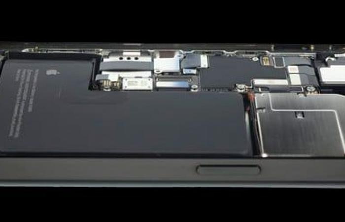 New battery replacement method with the iPhone 16