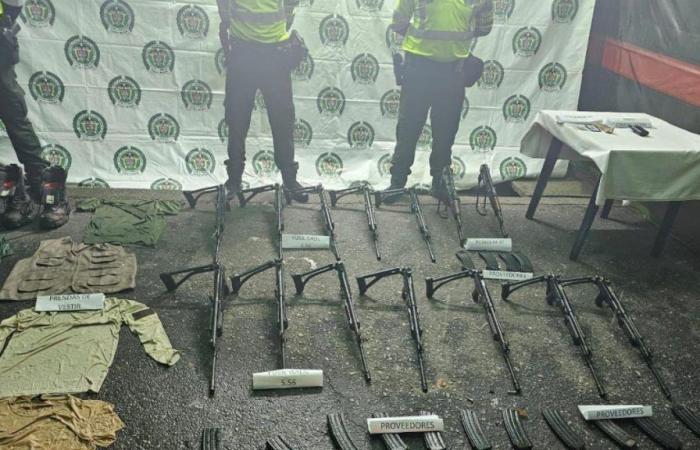Colombian police seized rifles and ammunition on the Bogotá-Villavicencio road, they were going to armed groups that commit crimes in Meta