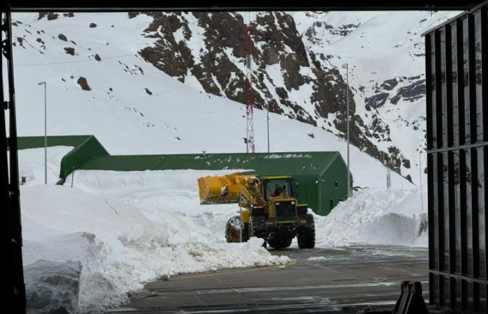 Due to avalanche risks, it will not open the way to Chile