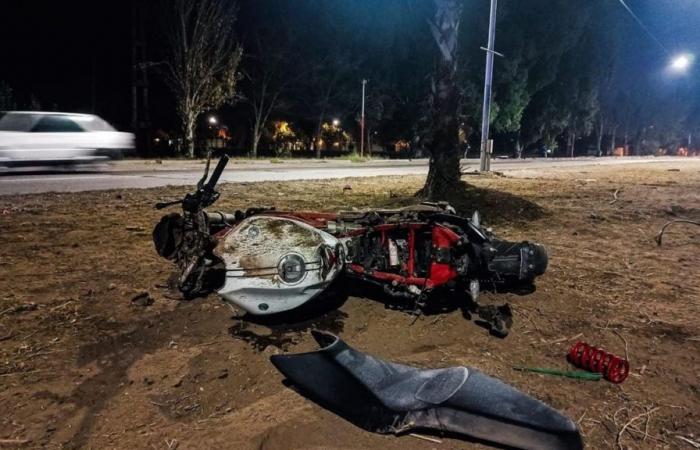 A young motorcyclist is in serious condition after being involved in a violent accident in San Martín