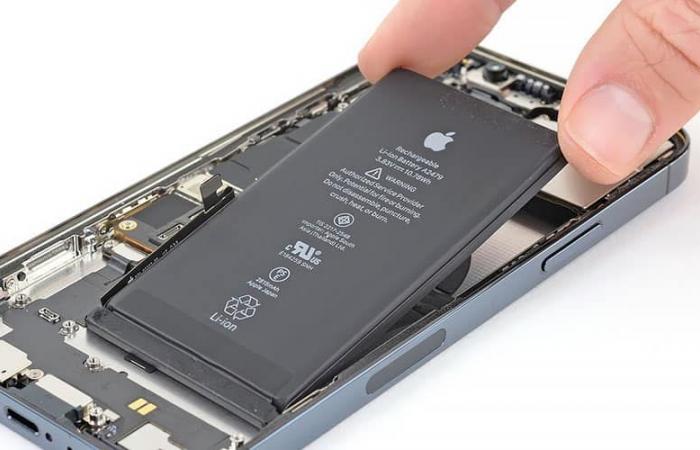 New battery replacement method with the iPhone 16