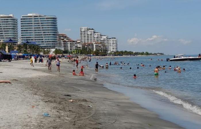 Tourists enjoy the beach of Bello Horizonte in Santa Marta