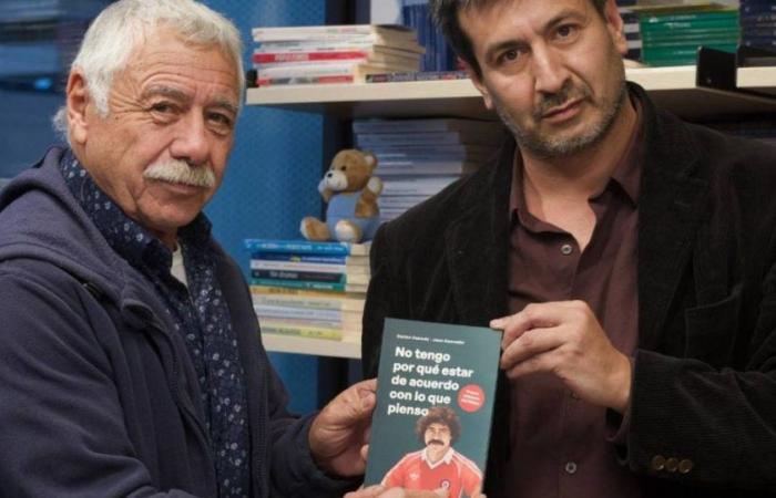 “I don’t have to agree with what I think”: Carlos Caszely scores a great goal and launches a book with iconic footballer quotes