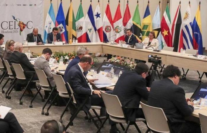 Ten Celac countries reject an attempt by the Sao Paulo Forum to sneak in an apology for socialism