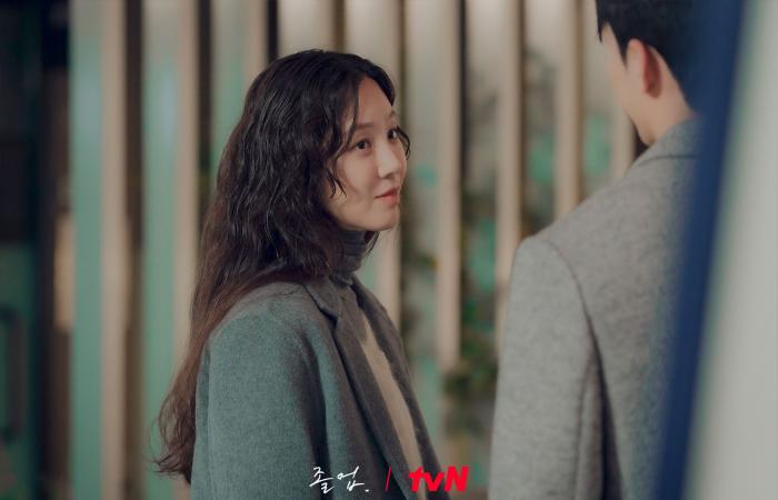 Wi Ha Joon and Jung Ryeo Won Get Caught in the Rain in “The Midnight Romance In Hagwon”