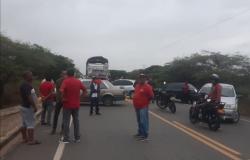 Transporters from the center and north of La Guajira block the Albania-Maicao road due to the wave of insecurity