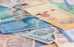 Asian FX mutated on firm dollar, stocks fall; Malaysia holds rate