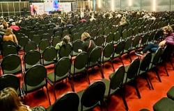 Milei’s biographer presented his book to a half-empty auditorium | At the Book Fair