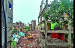Building Collapse: Kolkata: KMC struggles with clean-up after Garden Reach building collapse | Kolkata News