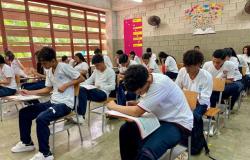 More than 4,800 11th grade students perform a simulation of the Saber Tests in Santa Marta