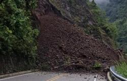 A landslide affects mobility between Risaralda and Chocó