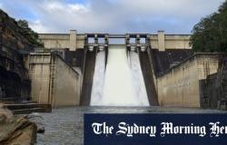 Warragamba Dam spills over as flash flooding warning issued