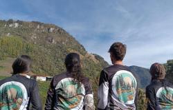 University students promote outdoor walks in Manizales