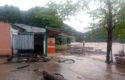 Increase in level of the Magdalena River caused flooding in Honda