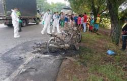 A driver was burned to death after a motorcycle crash on the Neiva road