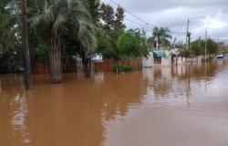 The number of evacuees in Concordia increases and they estimate that the river will continue to rise