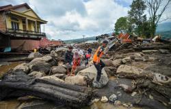 Indonesia flood death toll rises to 44, with 15 people missing