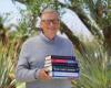 Did you know that Bill Gates consumes 50 books a year? Discover how reading shapes CEO leadership