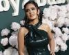 Salma Hayek shows off jewelry from La Ciudadela that she wore at the Madonna concert- UnoTV