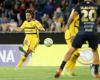 Cavani rescued Boca with a great goal and gave them a key victory against Trinidense