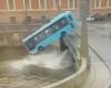 A bus fell into a river, sank and seven passengers died
