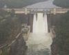 Warragamba Dam spills amid flood warnings for parts of NSW