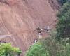 They record a shocking landslide on the Pereira-Quibdó road that blocked the road