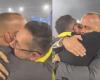 The embrace of victory: Rafael Dudamel and the Mayor of Bucaramanga merged in a hug