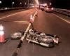 A motorcyclist died in a tragic accident in the Eastern Zone of Mendoza and his companion was injured