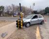 A police chase in Las Heras for a stolen car ended in a crash against a traffic light