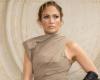 Jennifer Lopez’s look at Paris Fashion Week